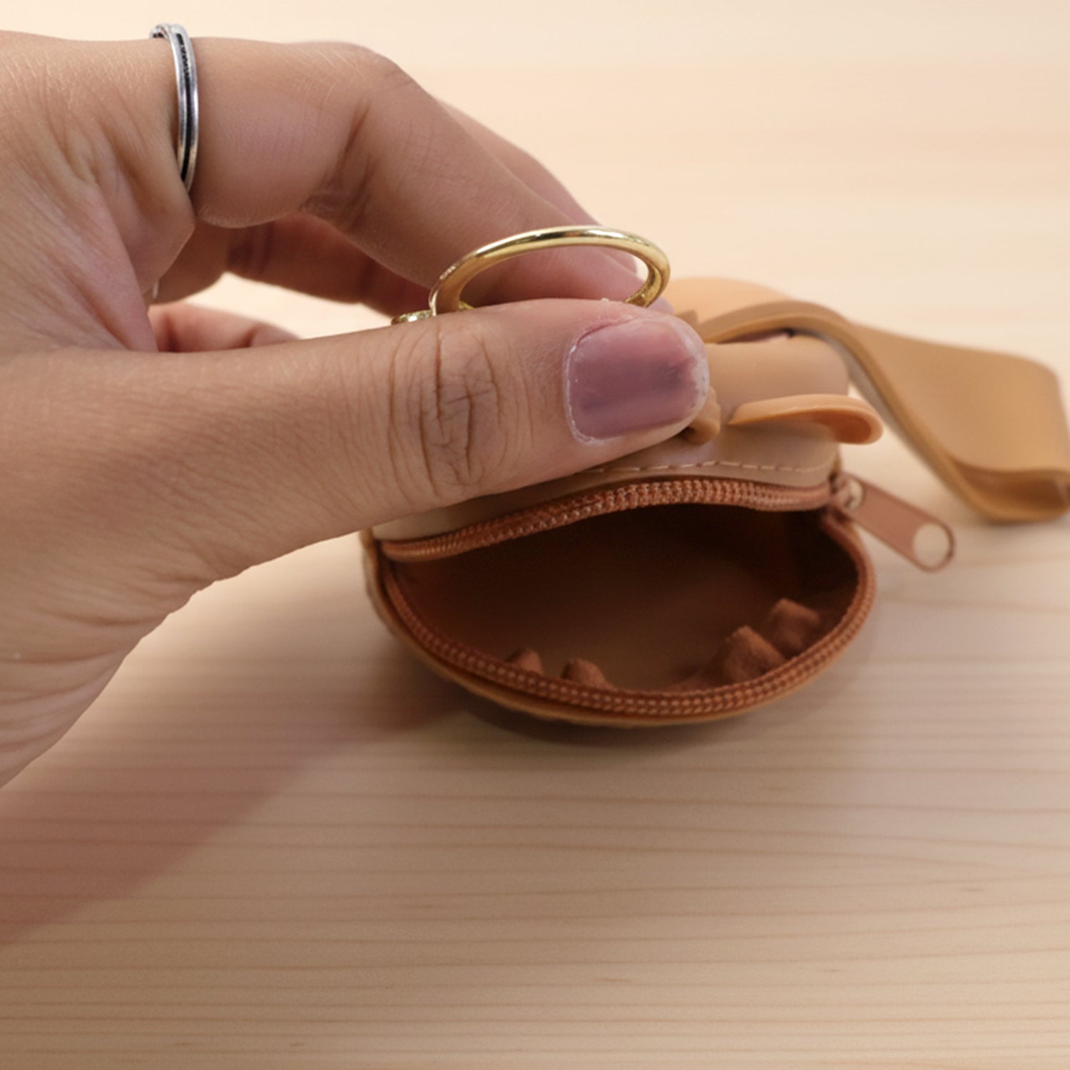 lightweight silicone mini pouch for daily use