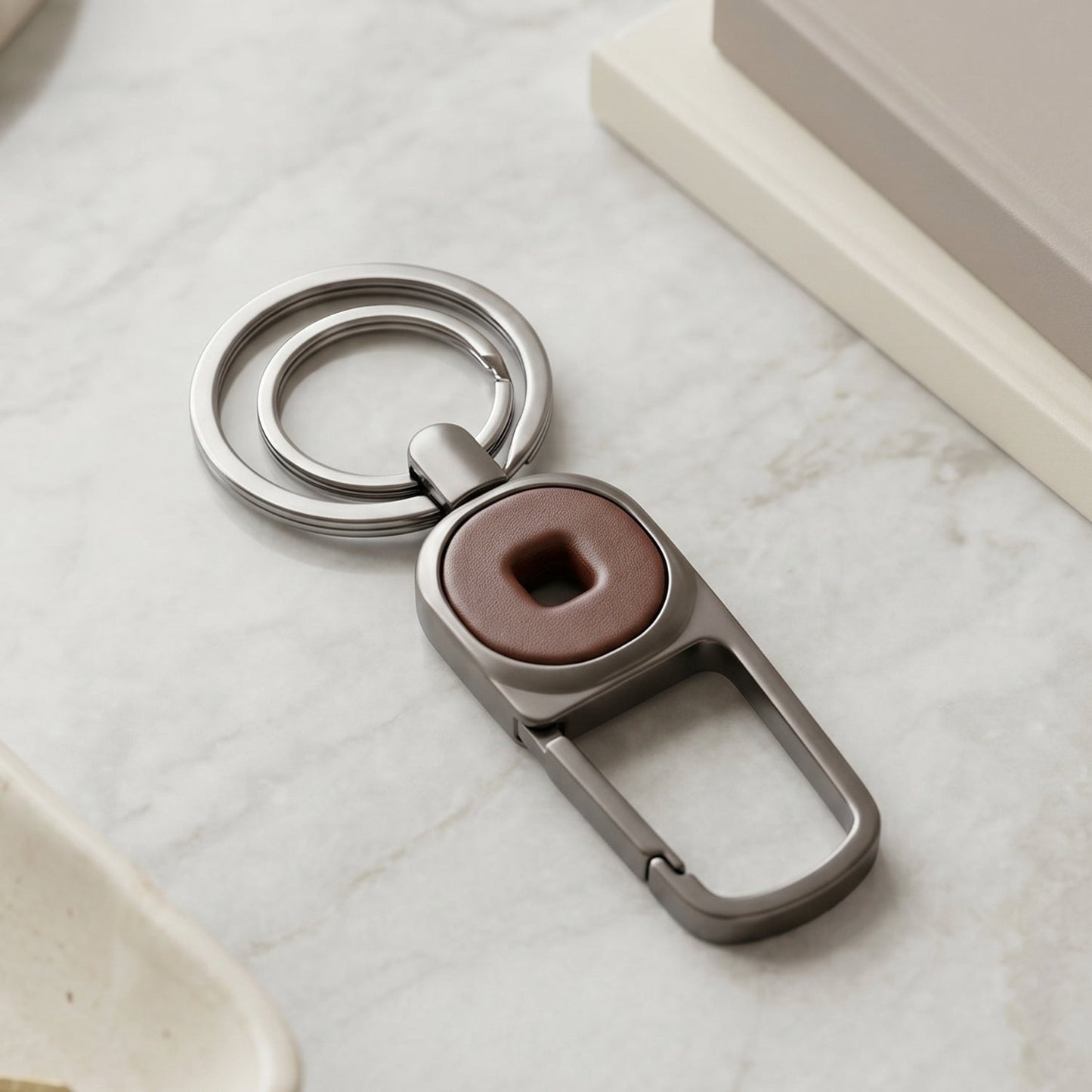 Premium Metal Key Holder with Secure and Stylish Keychain (1 Pc)